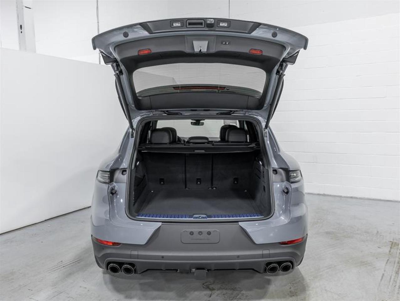 2025 Porsche Cayenne  Photo