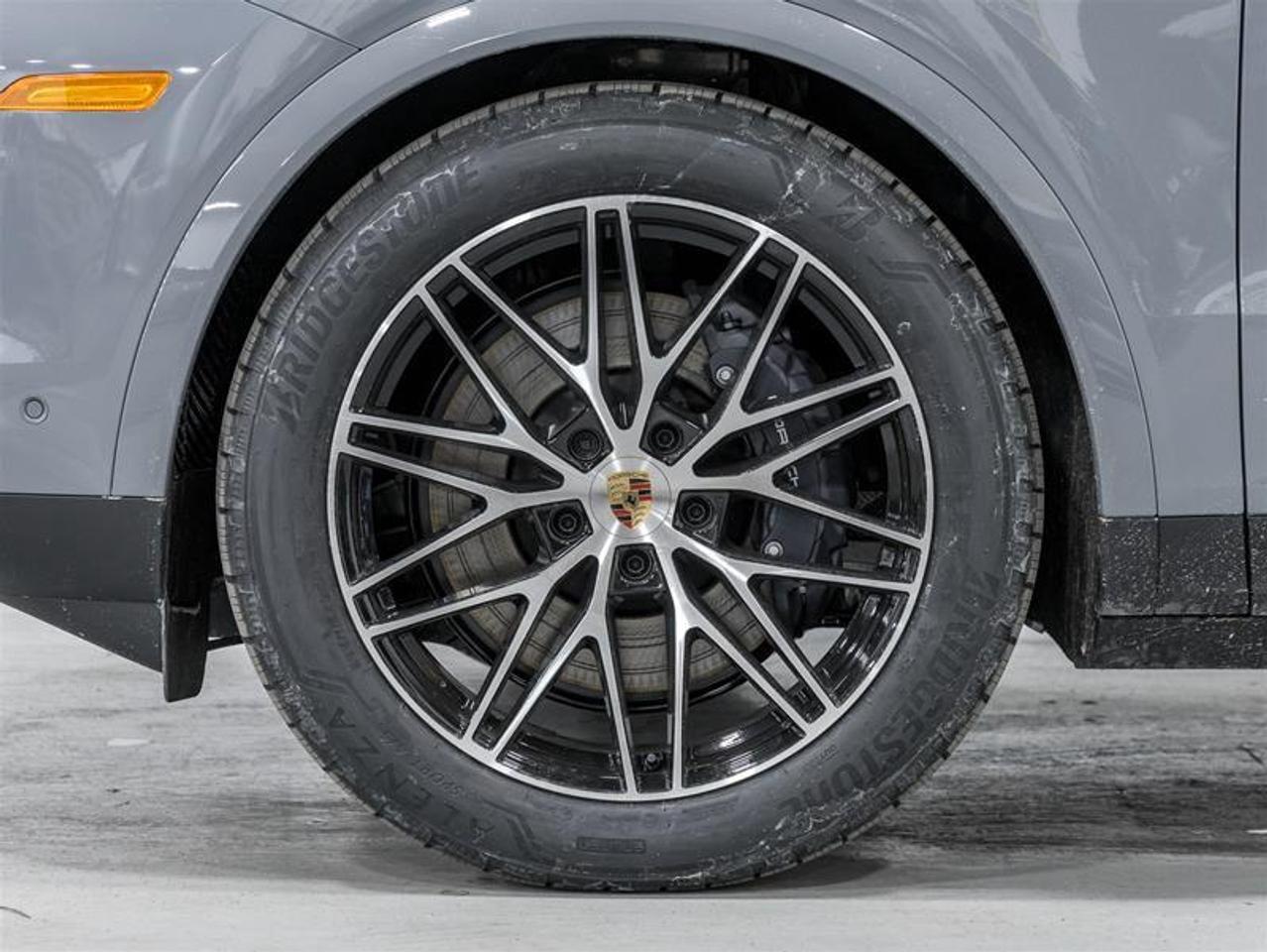 2025 Porsche Cayenne  Photo4