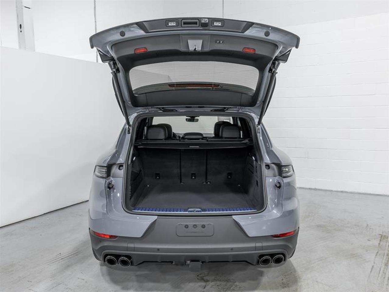 2025 Porsche Cayenne  Photo