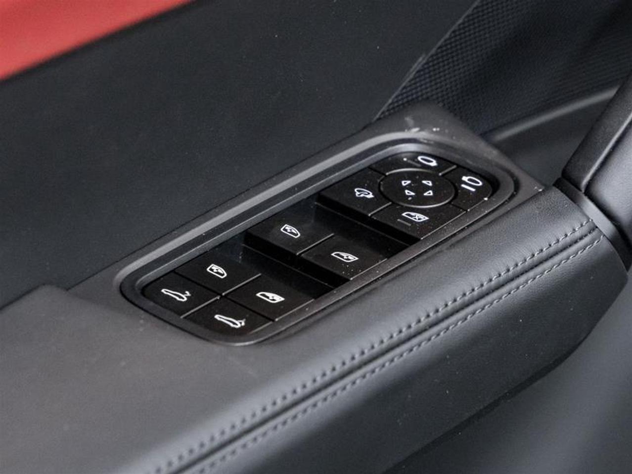 2025 Porsche Cayenne  Photo