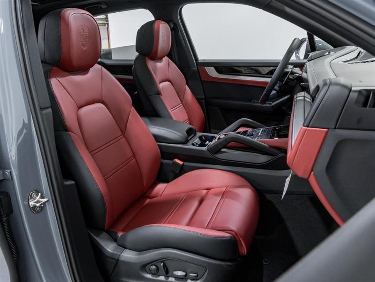 2025 Porsche Cayenne  Photo