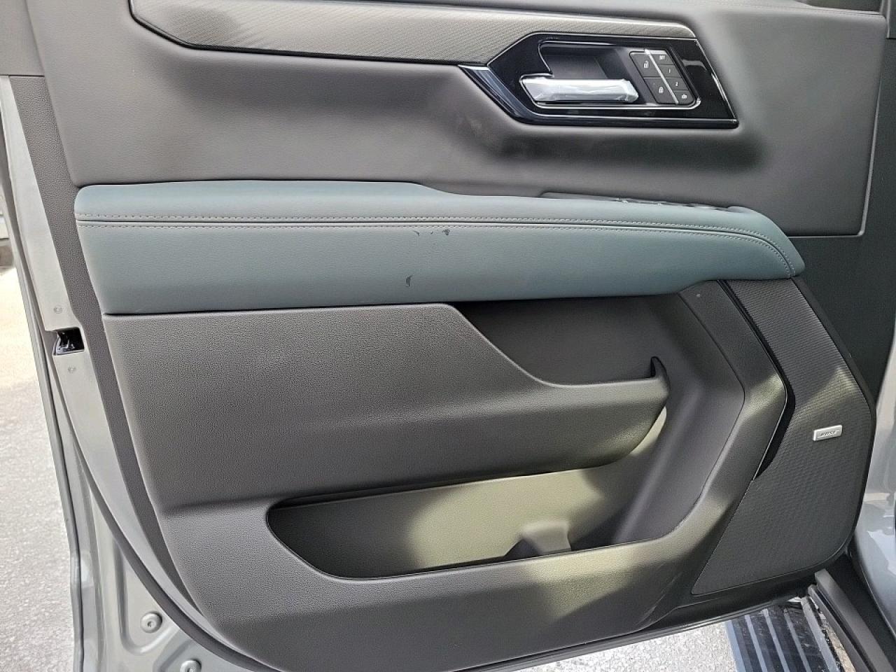 2026 GMC Yukon AT4 4dr 4x4 Photo