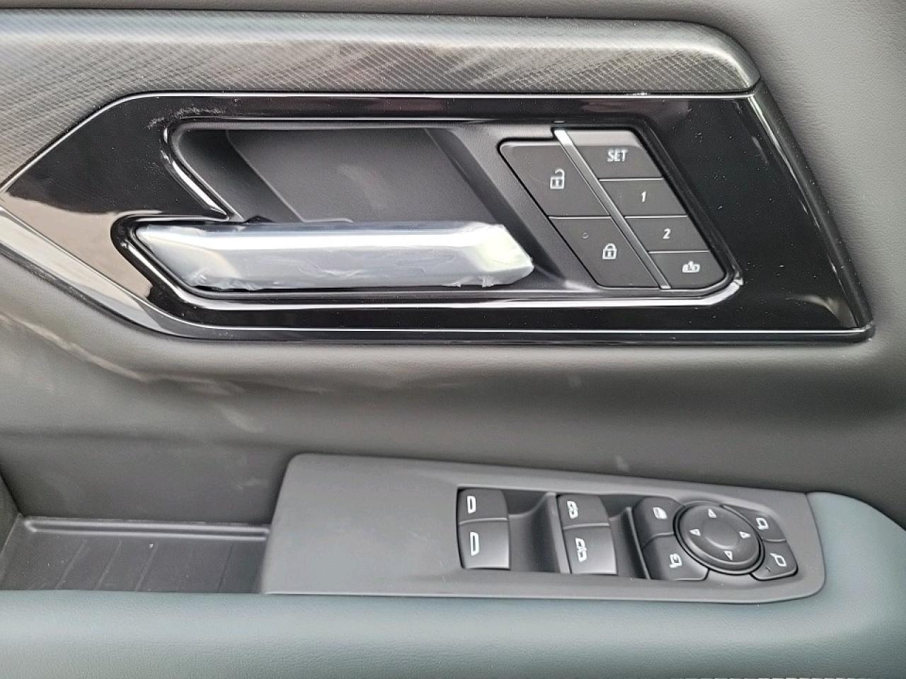 2026 GMC Yukon AT4 4dr 4x4 Photo