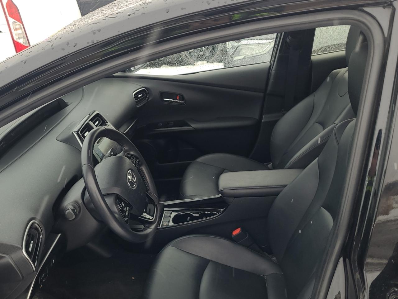 2019 Toyota Prius One Owner l FWD l Hybrid l Leather l 1.8L l 4Cyl Photo4