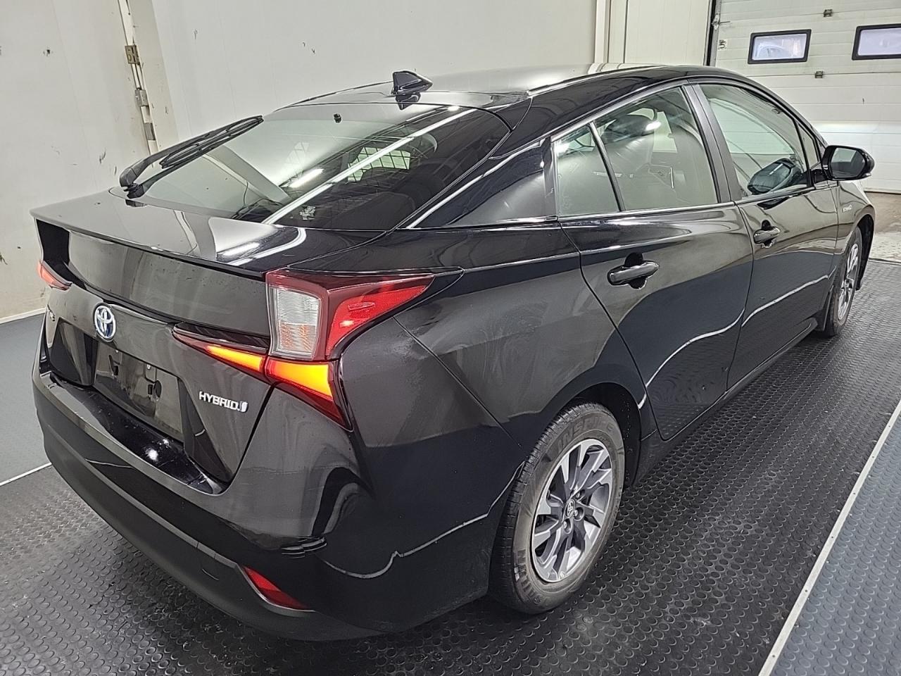 2019 Toyota Prius One Owner l FWD l Hybrid l Leather l 1.8L l 4Cyl Photo2