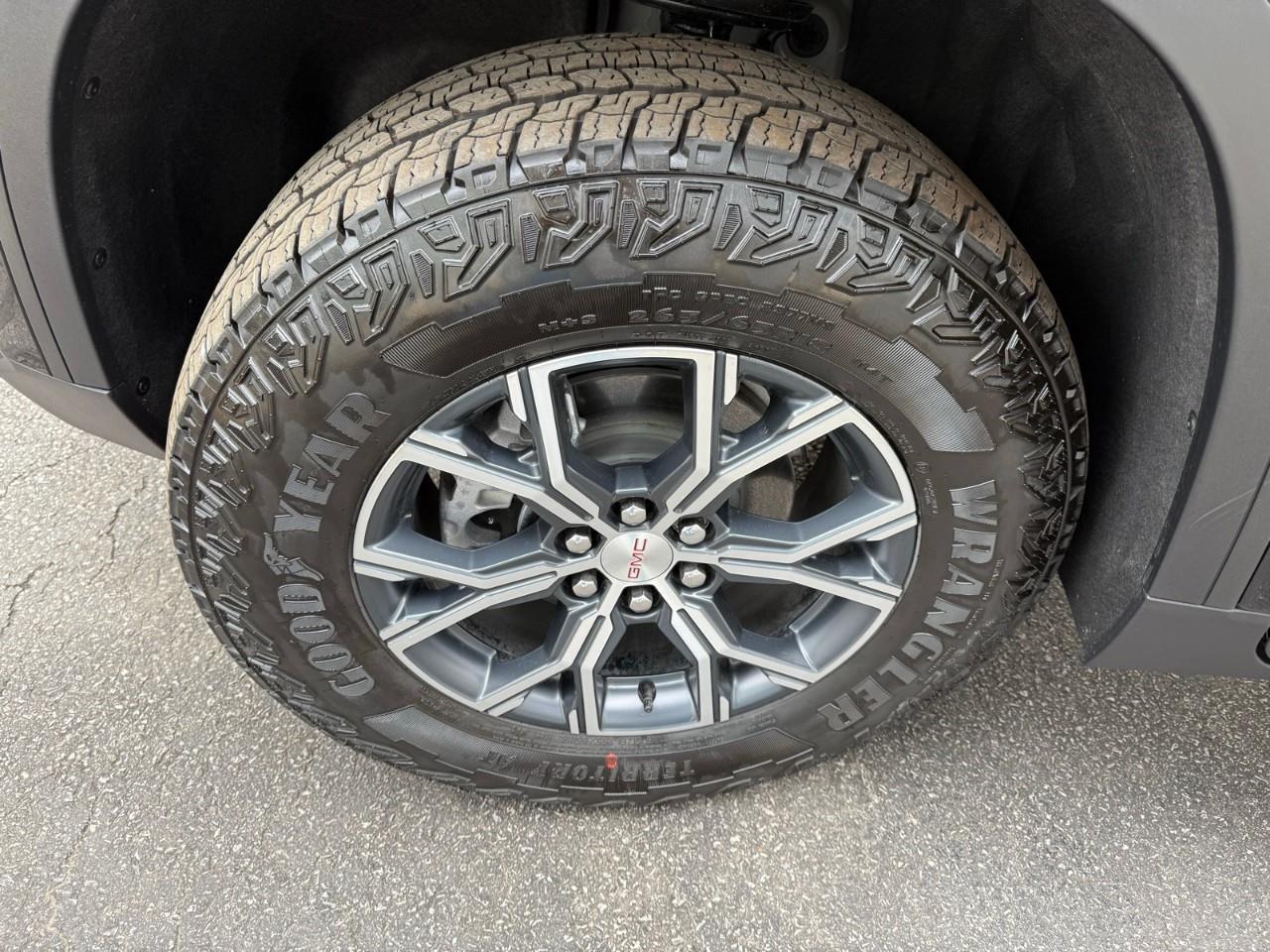 2026 GMC Acadia AT4 4dr All-Wheel Drive Photo