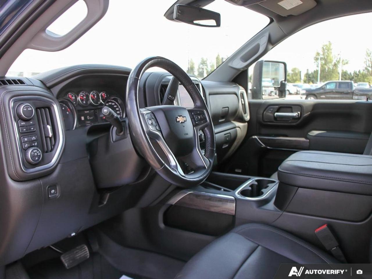 2023 Chevrolet SILVERADO 2500HD 4WD Double Cab Standard Box LTZ Photo