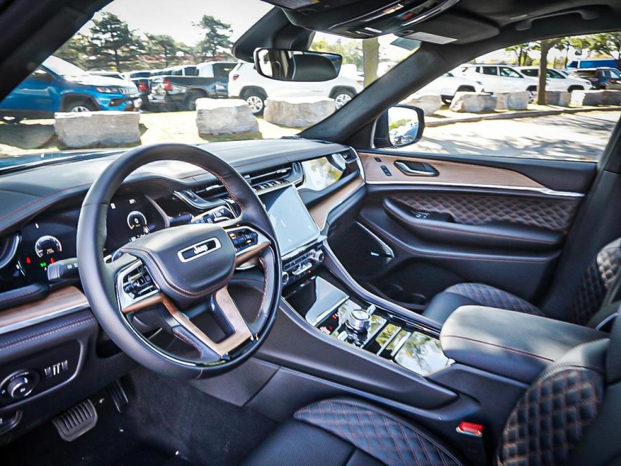 2025 Jeep Grand Cherokee  Photo