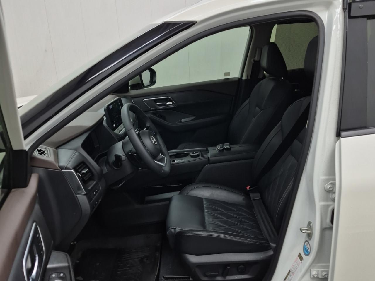 2023 Nissan Rogue No Accident l OneOwner l Platinum l NissanWarranty Photo4