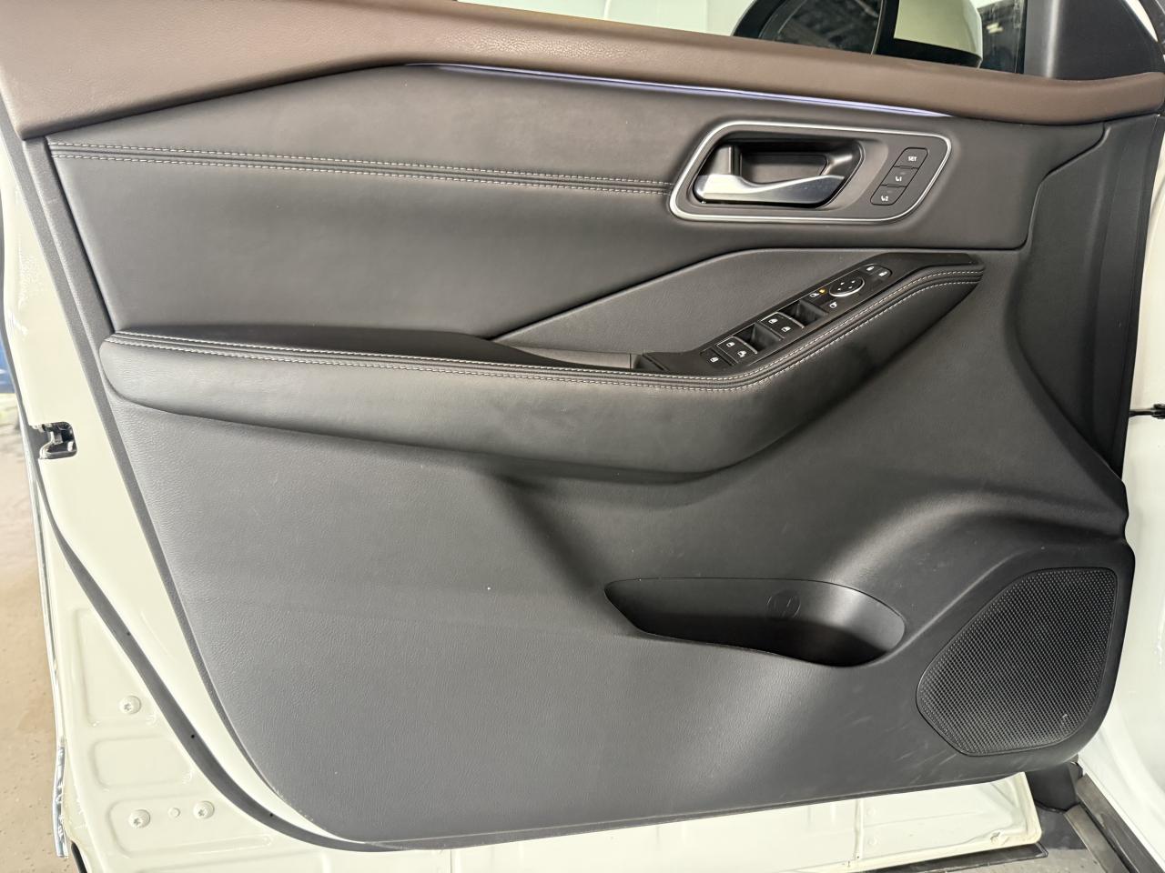 2023 Nissan Rogue No Accident l OneOwner l Platinum l NissanWarranty Photo