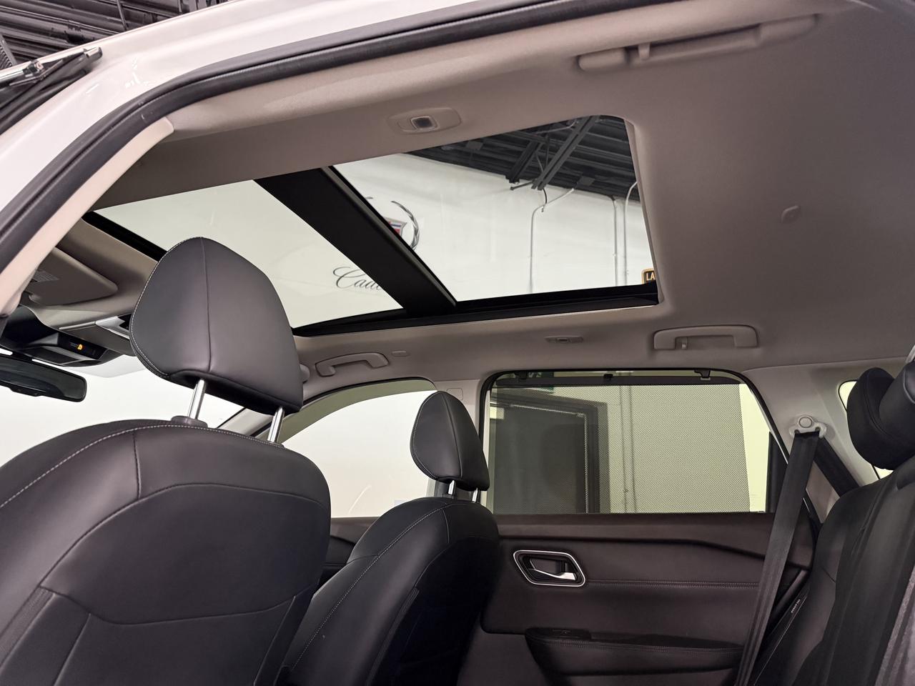 2023 Nissan Rogue No Accident l OneOwner l Platinum l NissanWarranty Photo