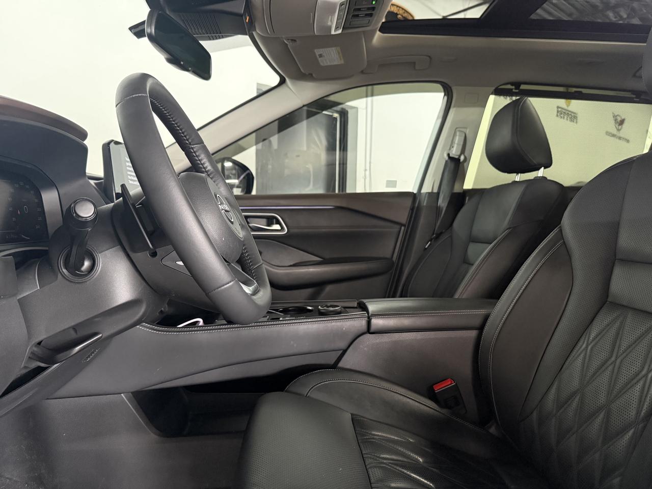 2023 Nissan Rogue No Accident l OneOwner l Platinum l NissanWarranty Photo