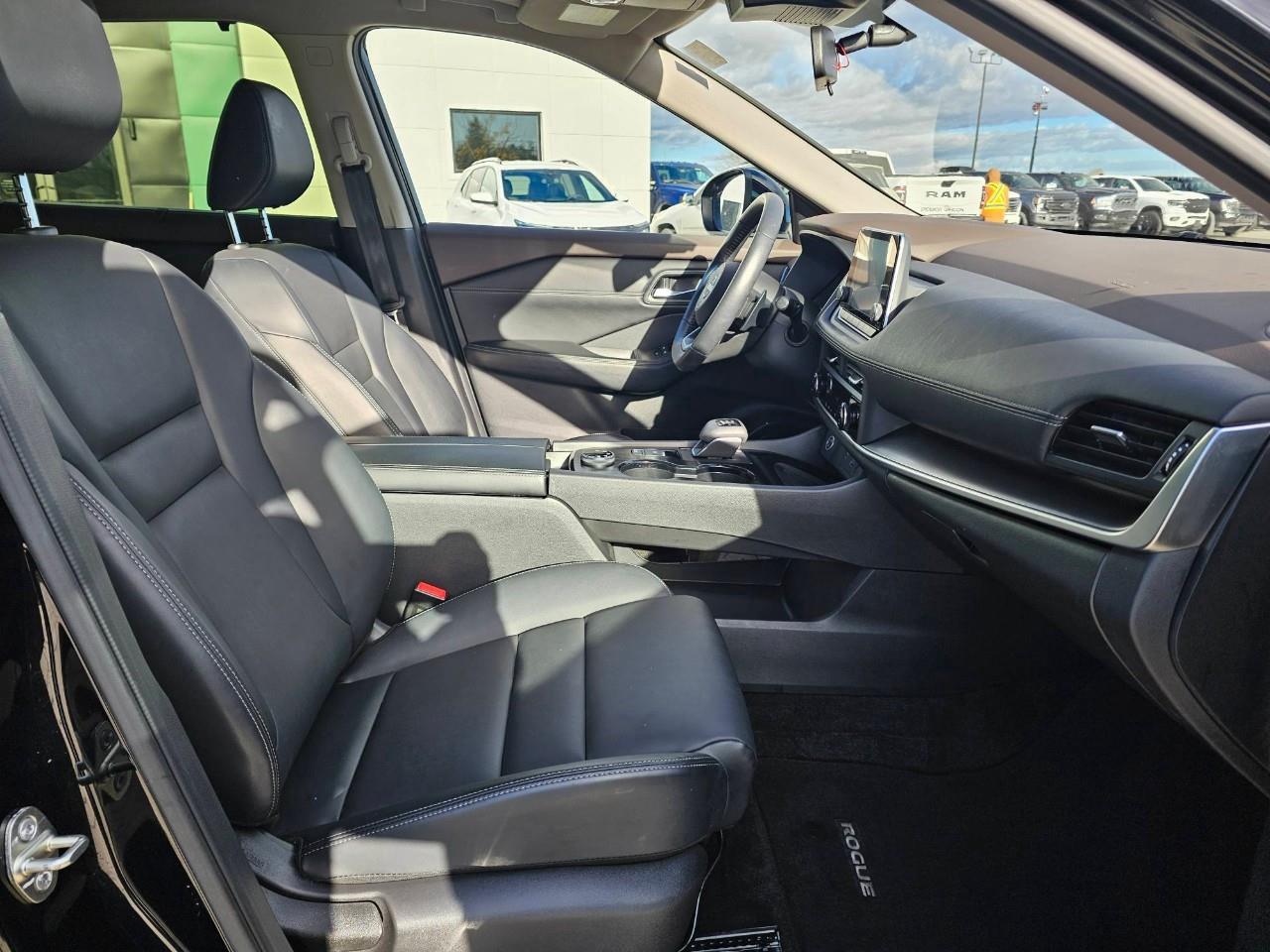 2023 Nissan Rogue SV Midnight Edition 4dr All-Wheel Drive Sport Utility Photo