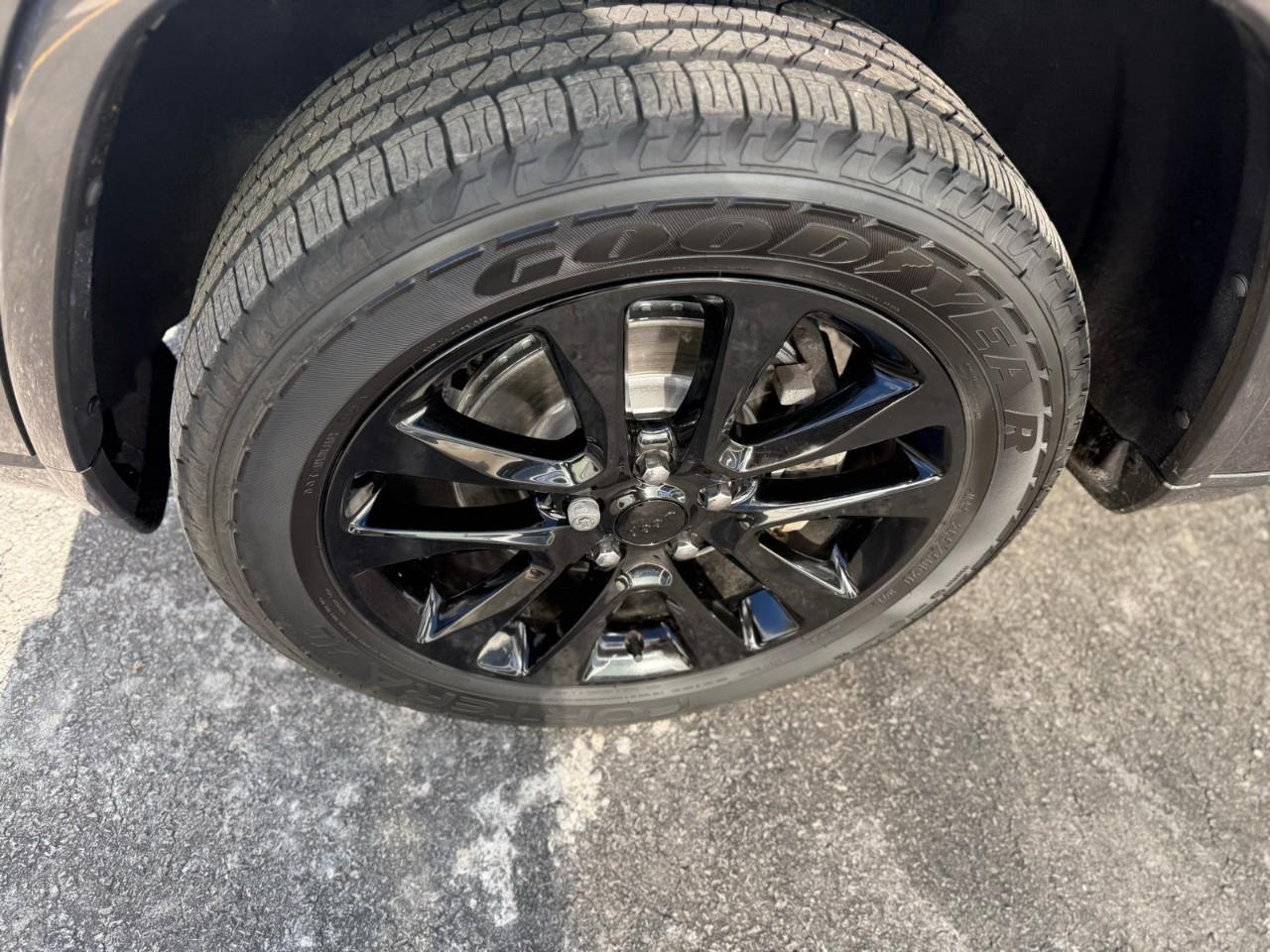 2021 Jeep Grand Cherokee Laredo 4dr 4x4 Photo