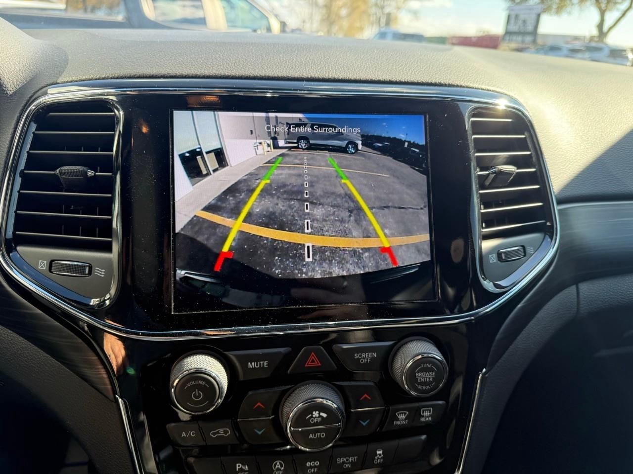 2021 Jeep Grand Cherokee Laredo 4dr 4x4 Photo