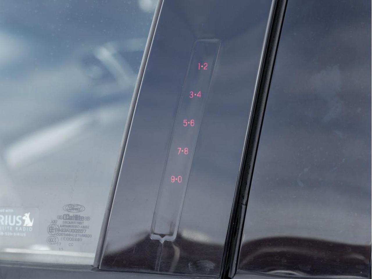 2017 Ford Explorer Platinum 4dr 4x4 Photo4