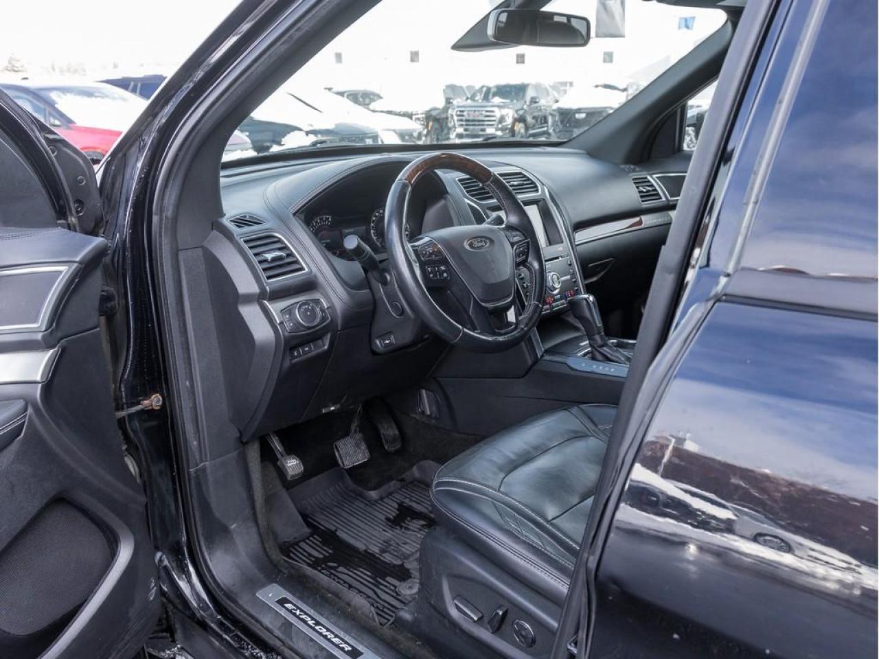 2017 Ford Explorer Platinum 4dr 4x4 Photo