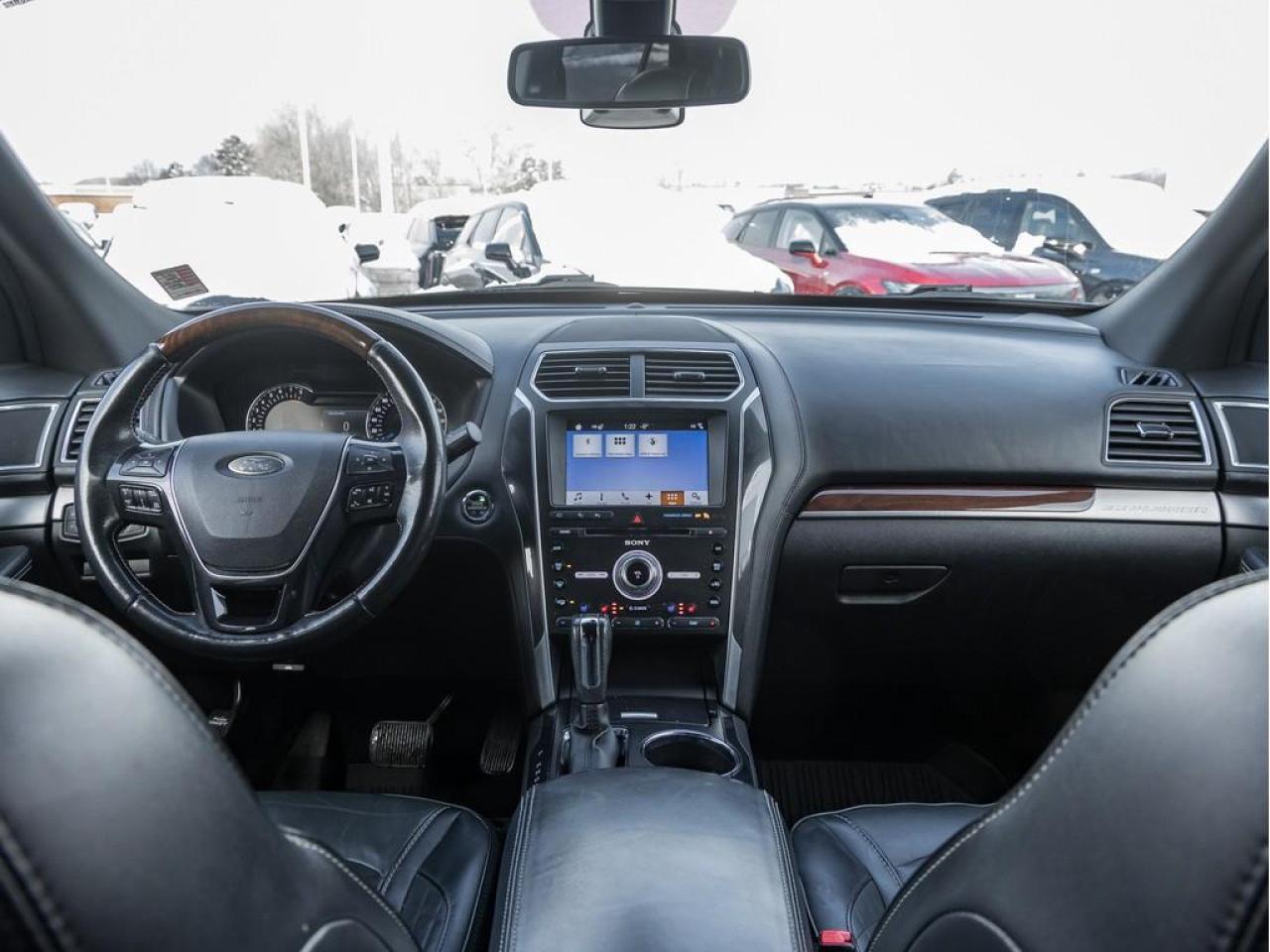 2017 Ford Explorer Platinum 4dr 4x4 Photo