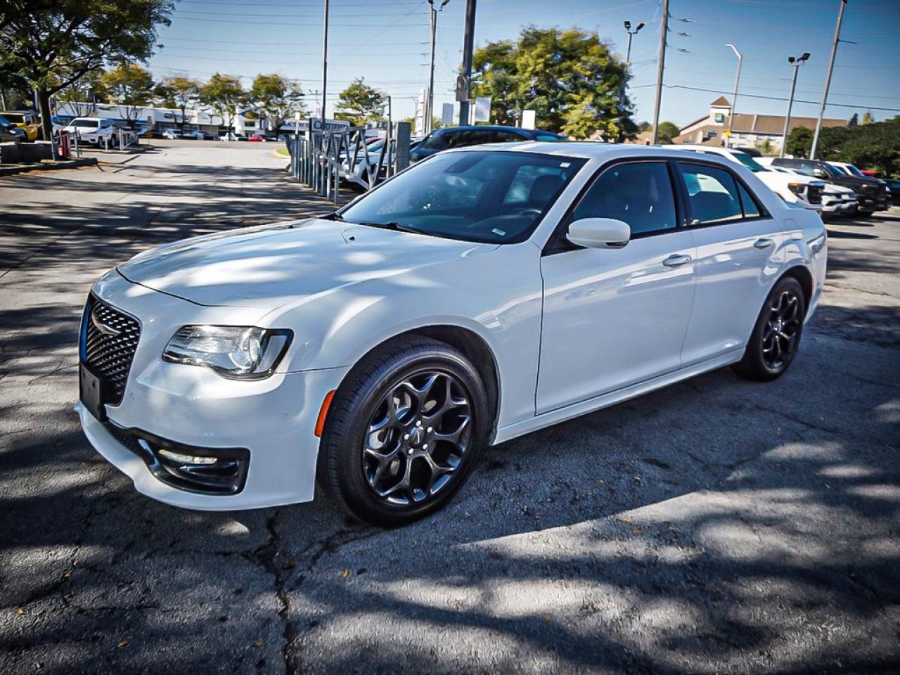 2023 Chrysler 300  Photo4