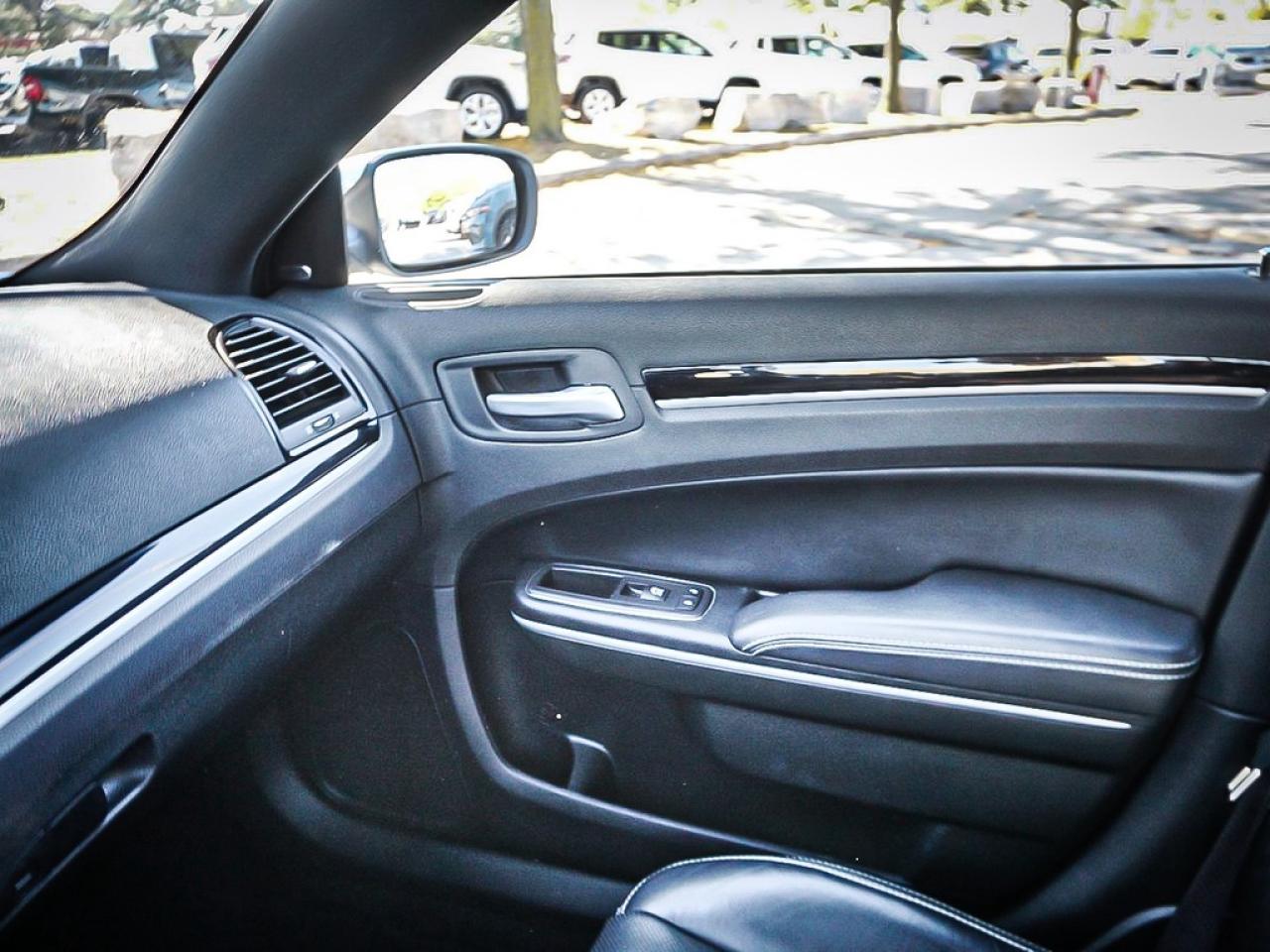 2023 Chrysler 300  Photo