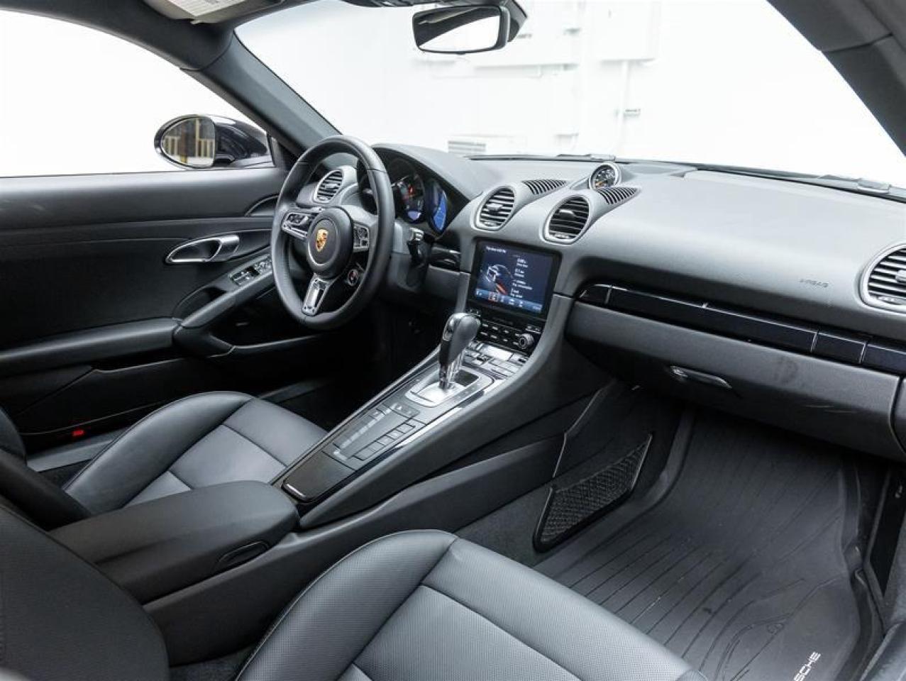 2024 Porsche 718 Cayman  Photo