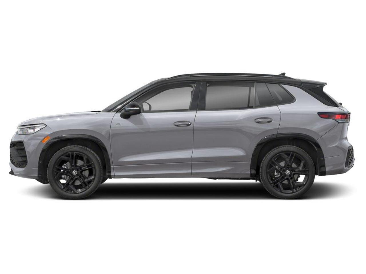 2026 Volkswagen Tiguan Comfortline R-Line Black Edition 4dr All-Wheel Drive 4MOTION Photo1