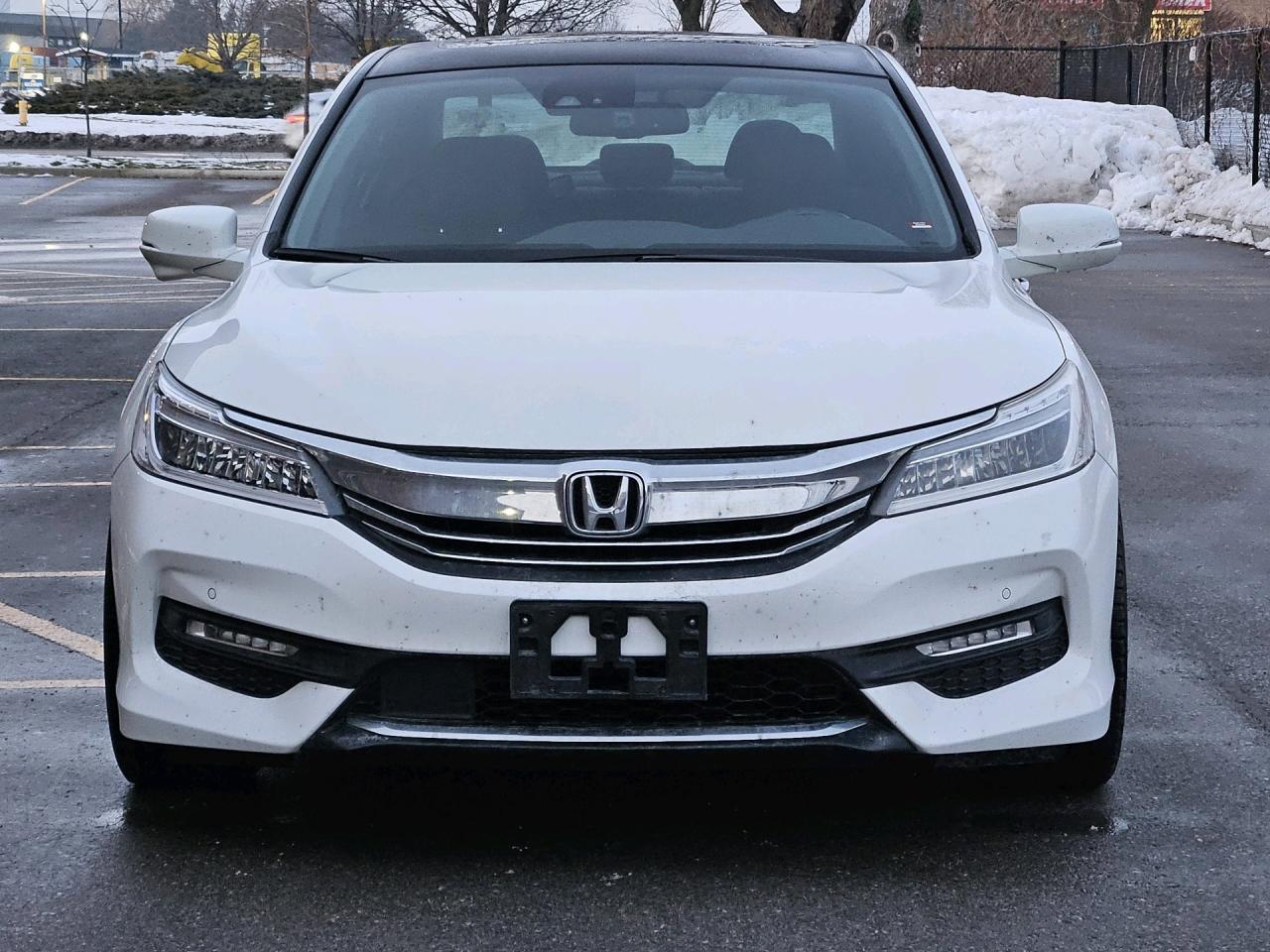 2016 Honda Accord I4 CVT Touring, NAV, CAMERA, LEATHER, SUNROOF Photo