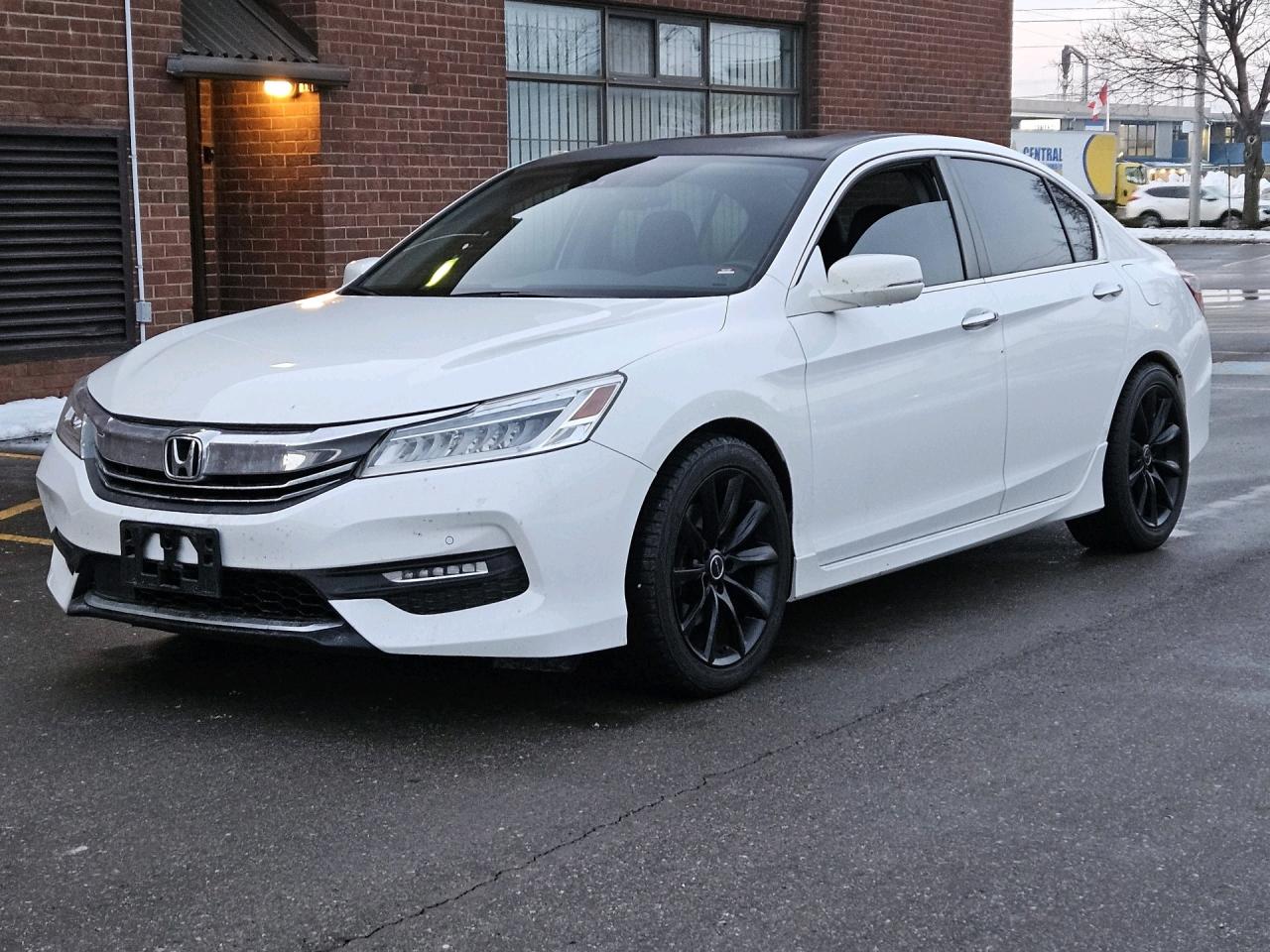 2016 Honda Accord I4 CVT Touring, NAV, CAMERA, LEATHER, SUNROOF Photo2