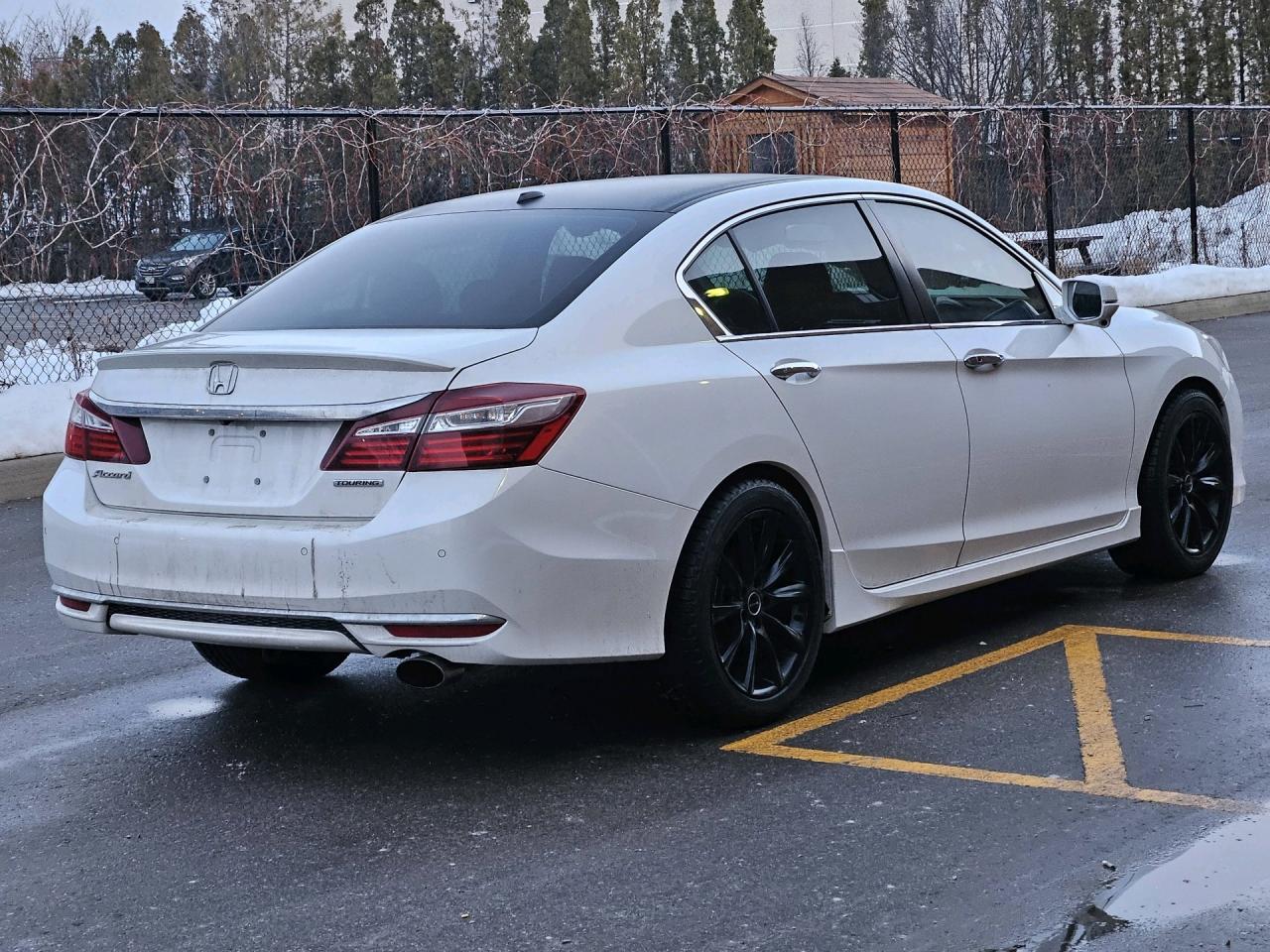2016 Honda Accord I4 CVT Touring, NAV, CAMERA, LEATHER, SUNROOF Photo