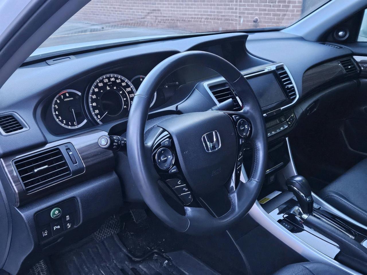 2016 Honda Accord I4 CVT Touring, NAV, CAMERA, LEATHER, SUNROOF Photo