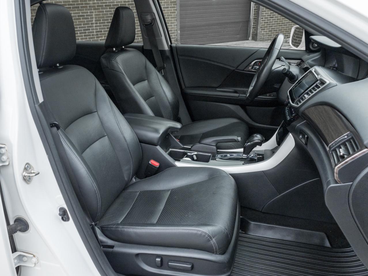 2016 Honda Accord Touring -Dealer Serviced-Nav-Rear Cam-Leather-Sunr Photo