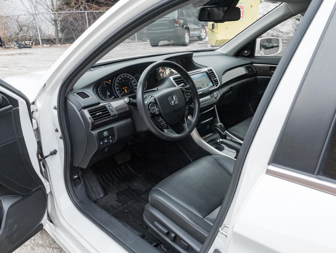 2016 Honda Accord Touring -Dealer Serviced-Nav-Rear Cam-Leather-Sunr Photo