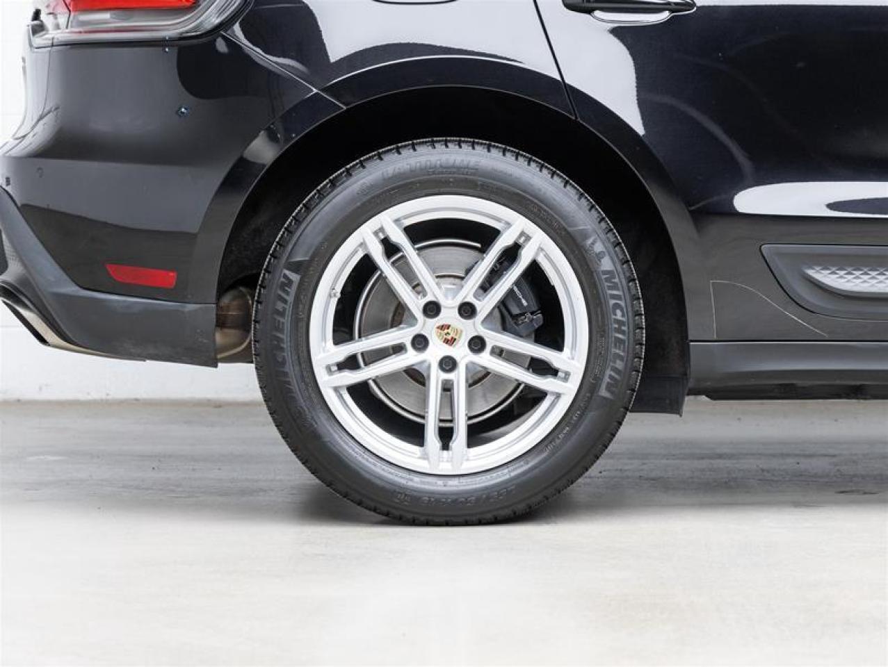 2023 Porsche Macan  Photo