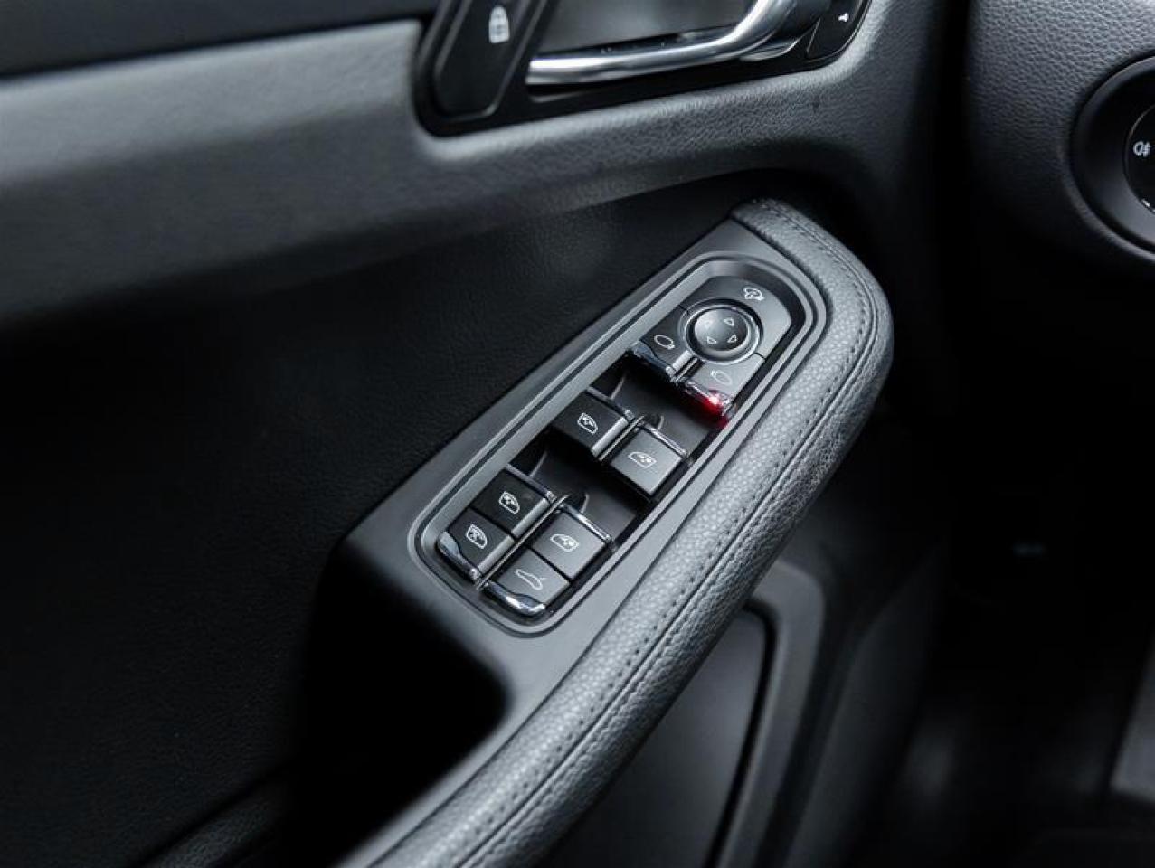 2023 Porsche Macan  Photo