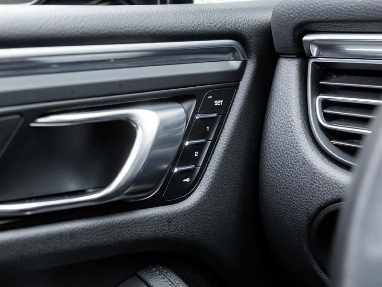 2023 Porsche Macan  Photo