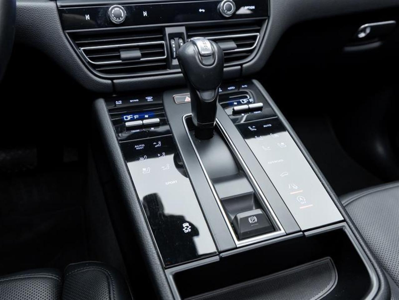 2023 Porsche Macan  Photo