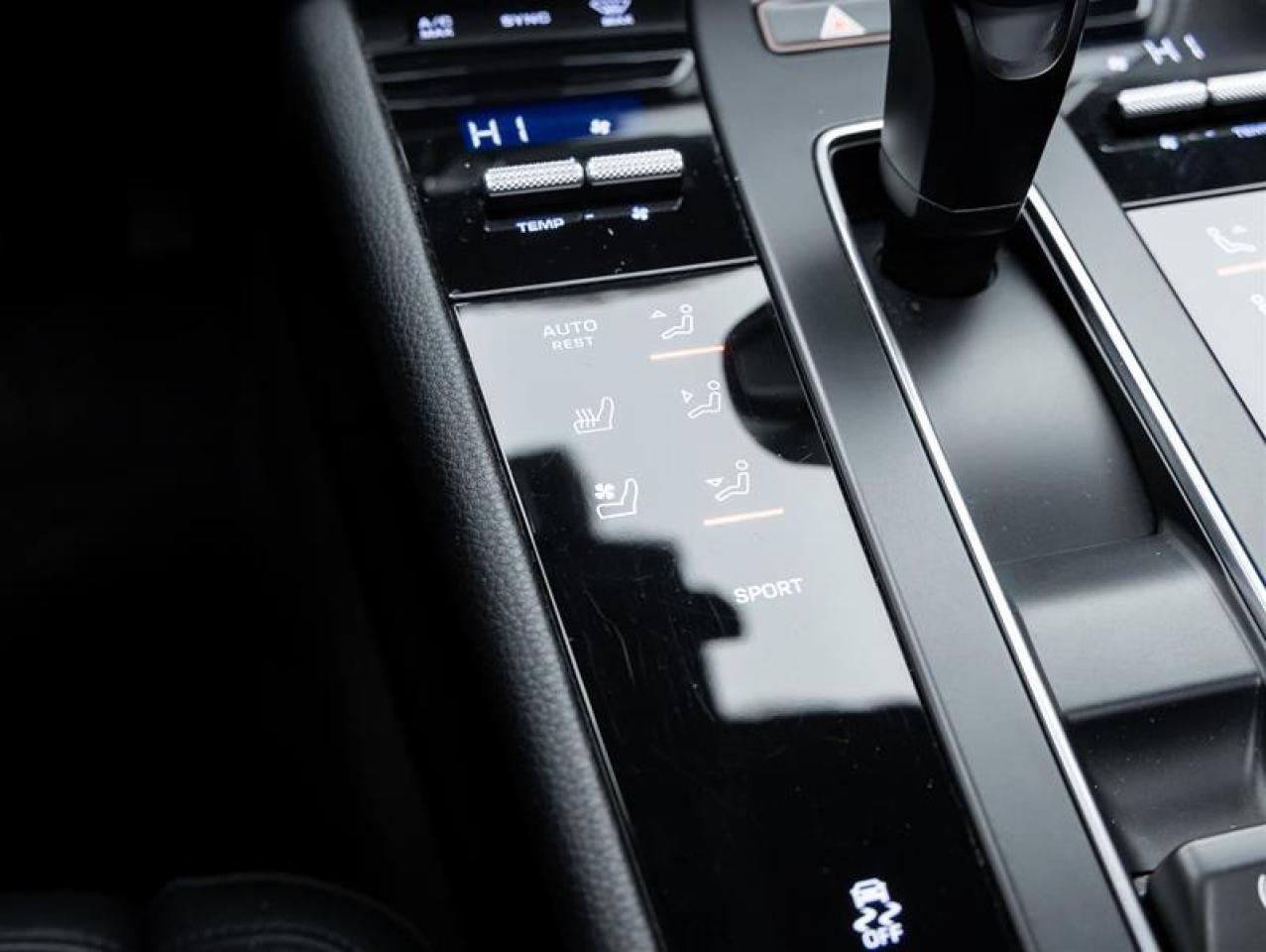 2023 Porsche Macan  Photo