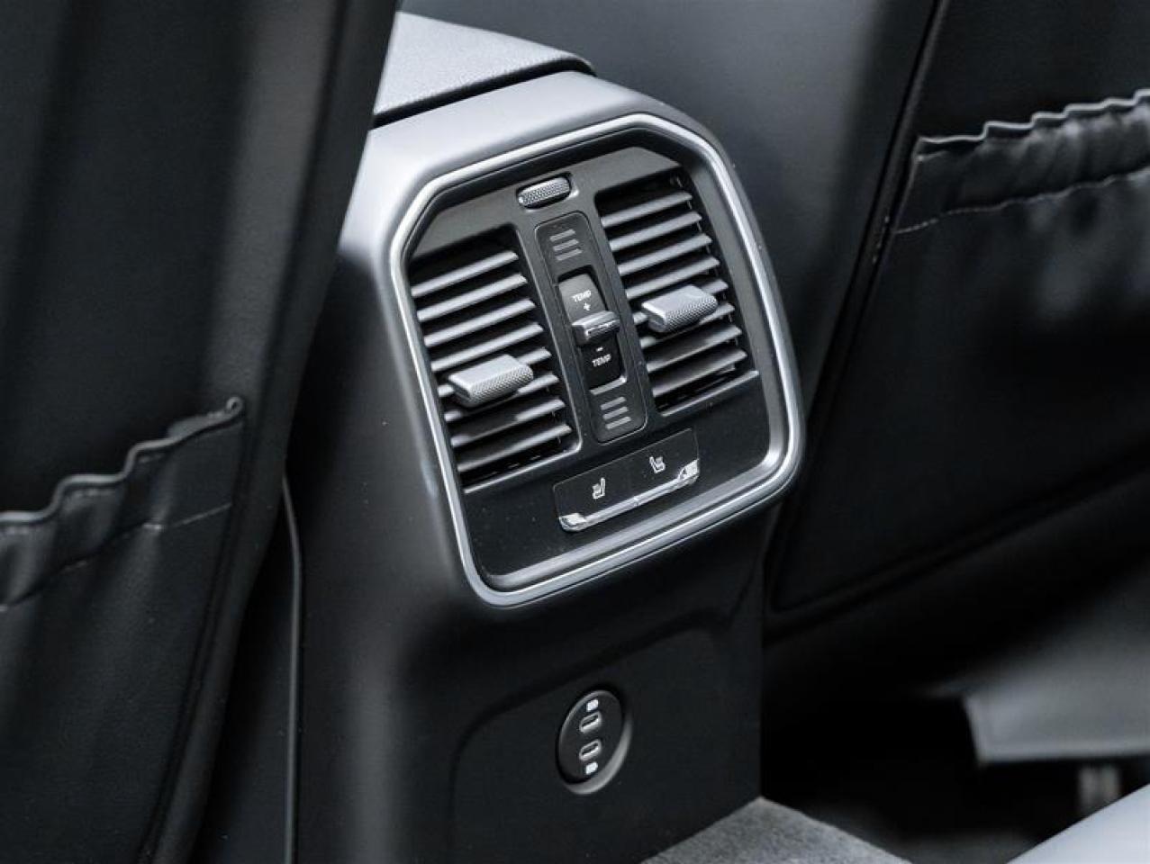 2023 Porsche Macan  Photo