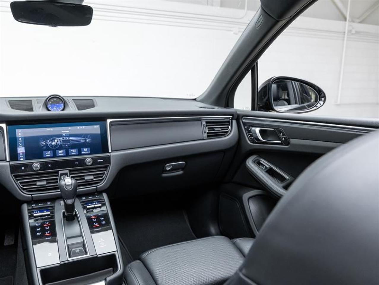 2023 Porsche Macan  Photo