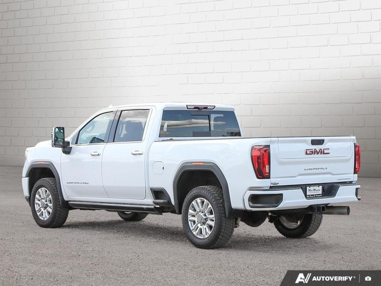 2023 GMC SIERRA 2500HD 4WD Crew Cab Standard Box Denali Photo2