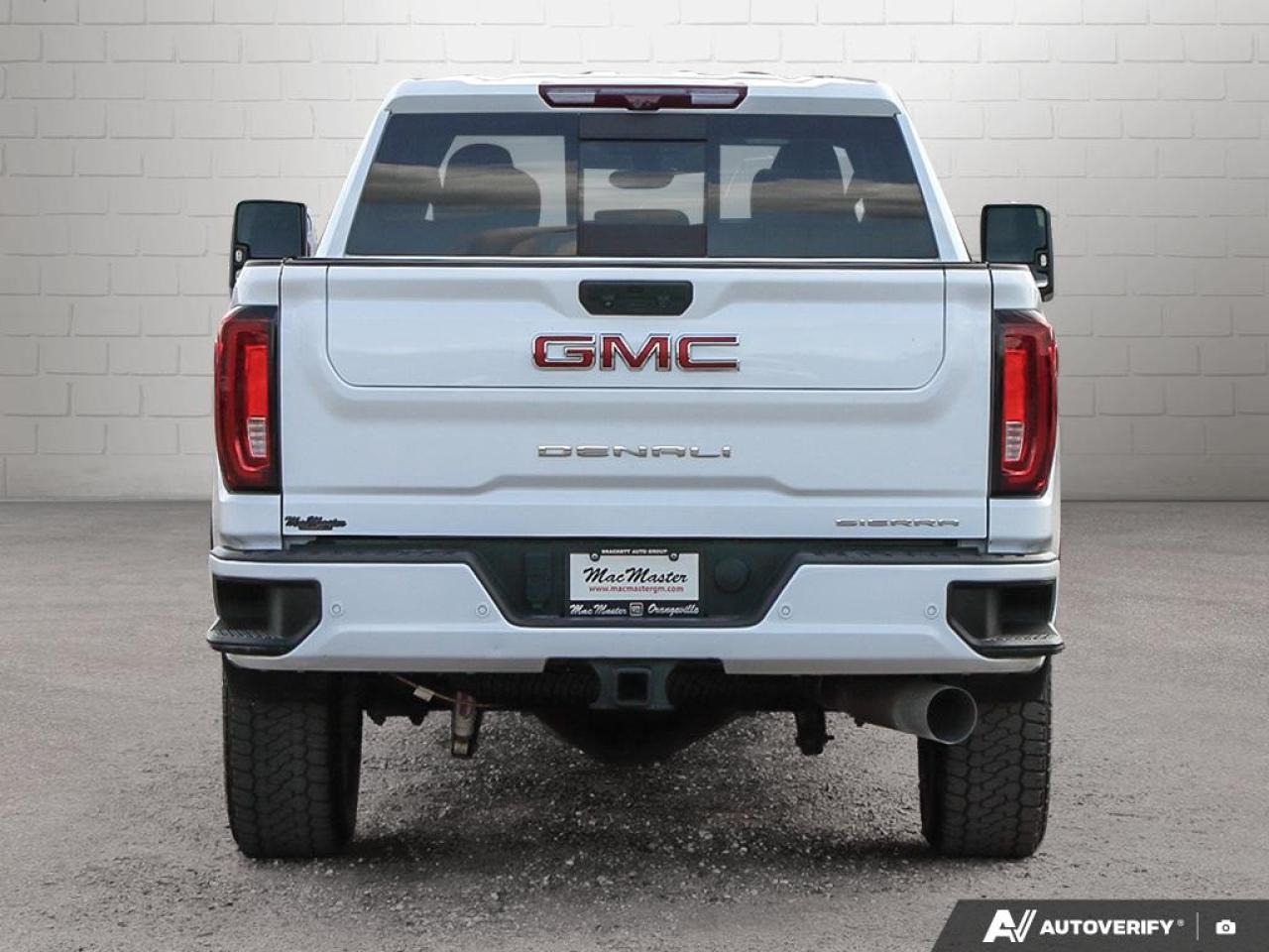 2023 GMC SIERRA 2500HD 4WD Crew Cab Standard Box Denali Photo