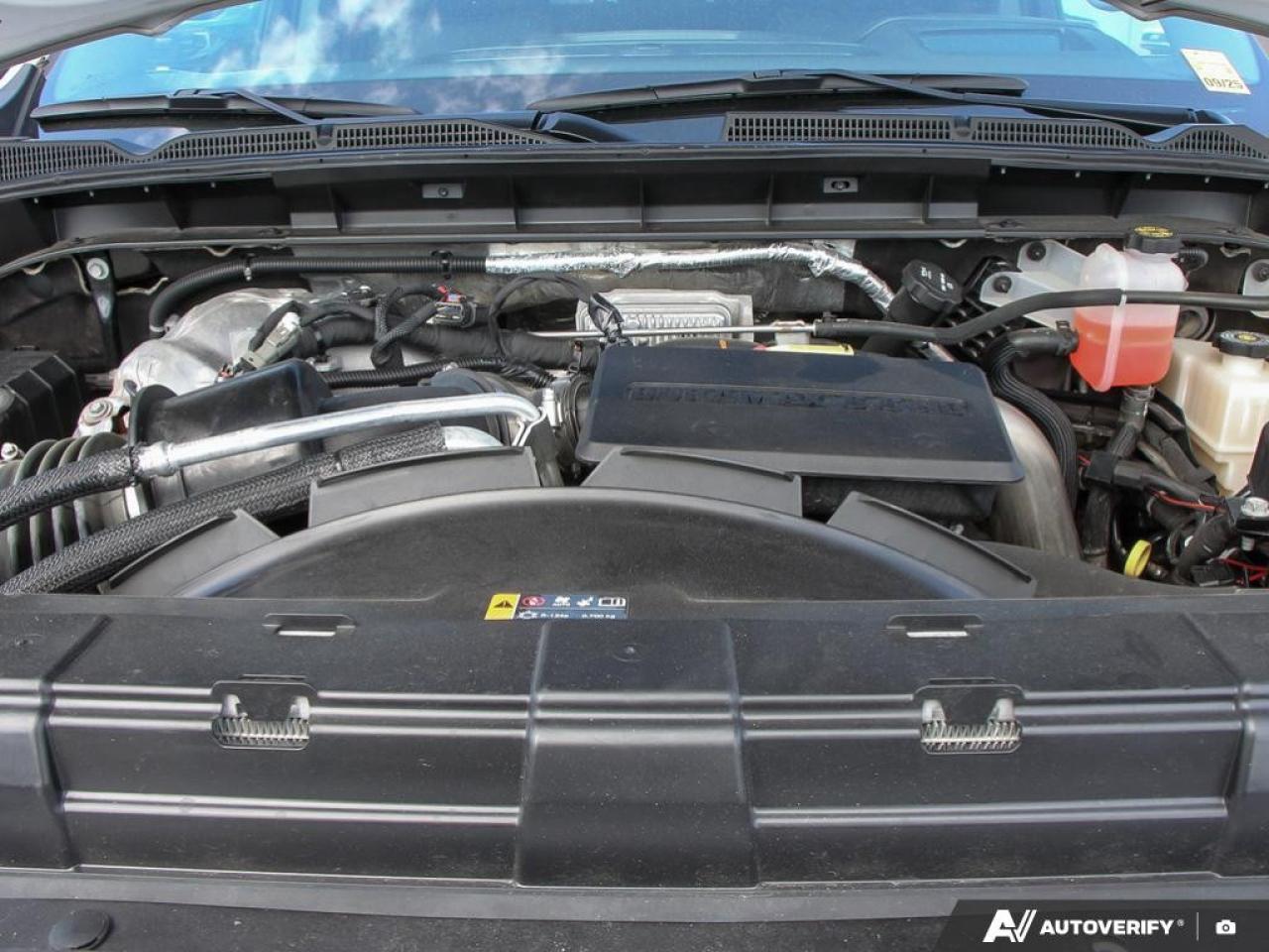 2023 GMC SIERRA 2500HD 4WD Crew Cab Standard Box Denali Photo