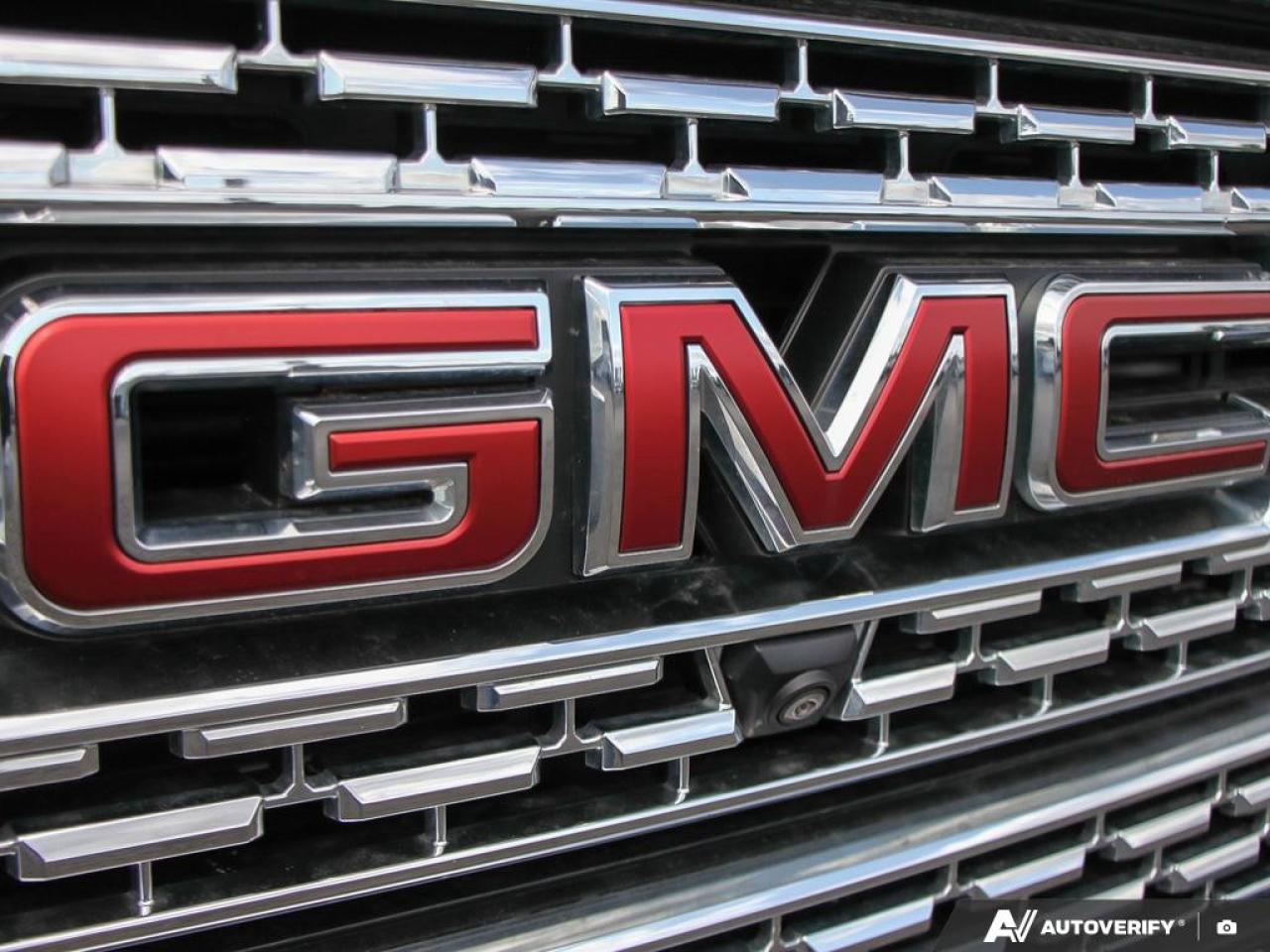 2023 GMC SIERRA 2500HD 4WD Crew Cab Standard Box Denali Photo