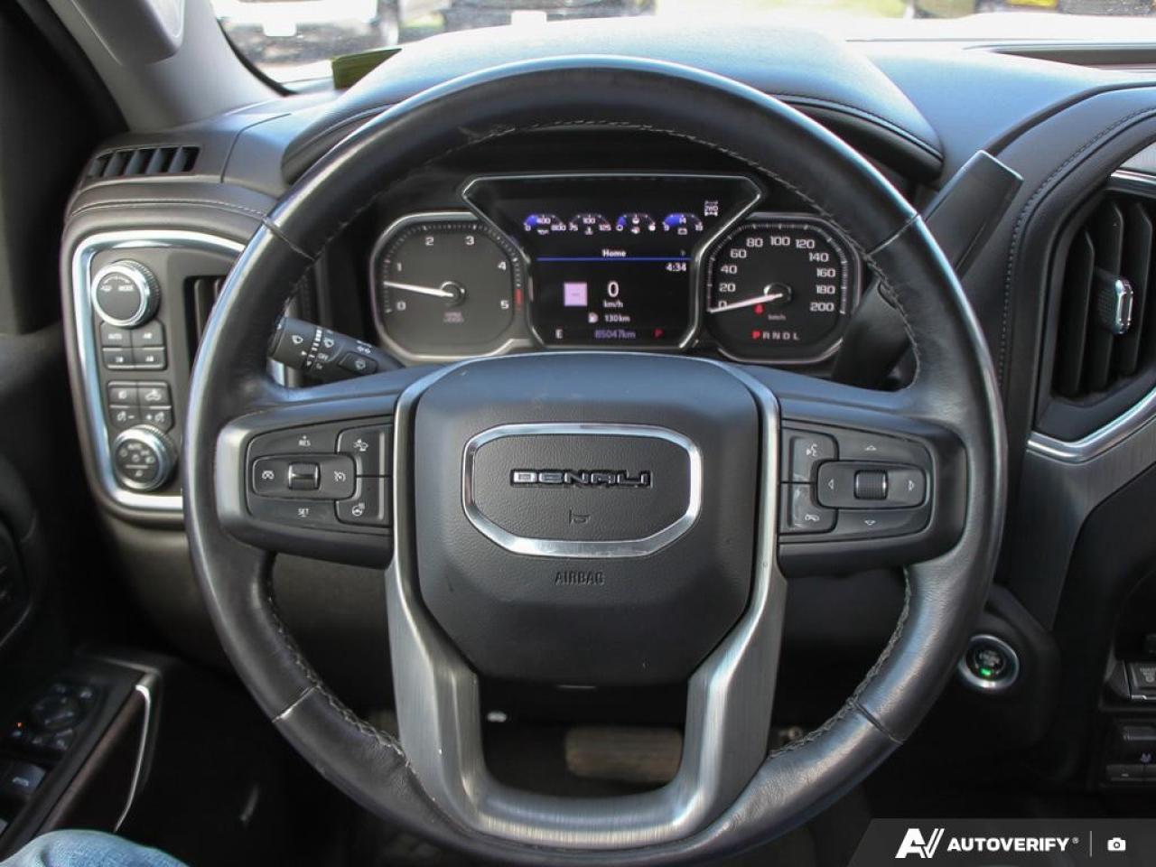 2023 GMC SIERRA 2500HD 4WD Crew Cab Standard Box Denali Photo