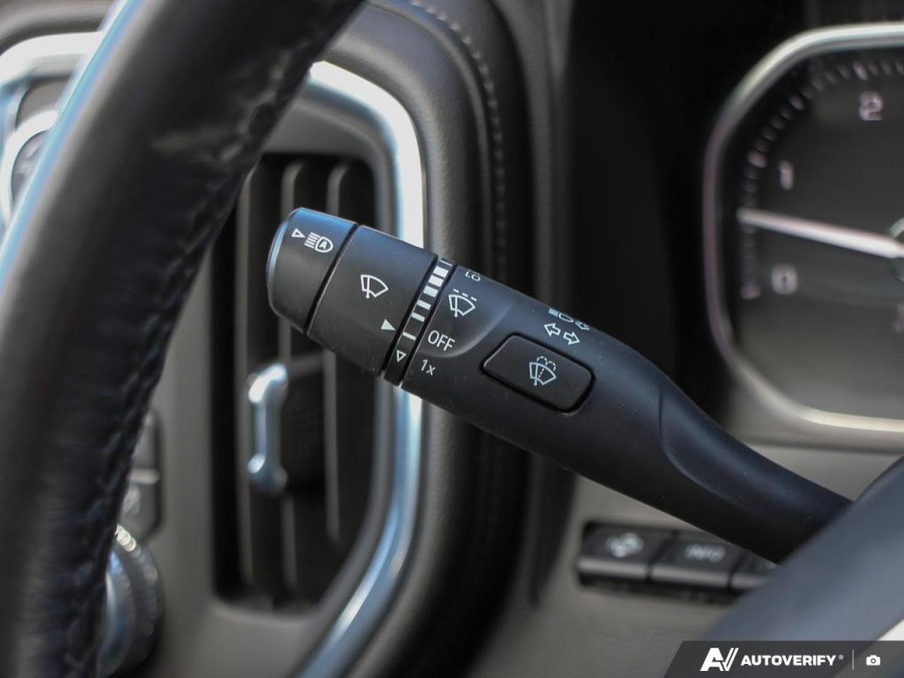 2023 GMC SIERRA 2500HD 4WD Crew Cab Standard Box Denali Photo