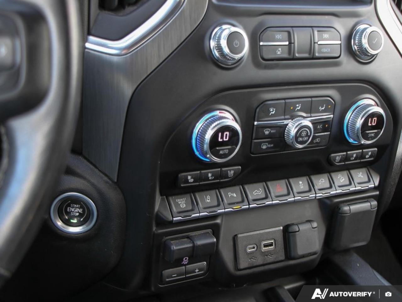 2023 GMC SIERRA 2500HD 4WD Crew Cab Standard Box Denali Photo