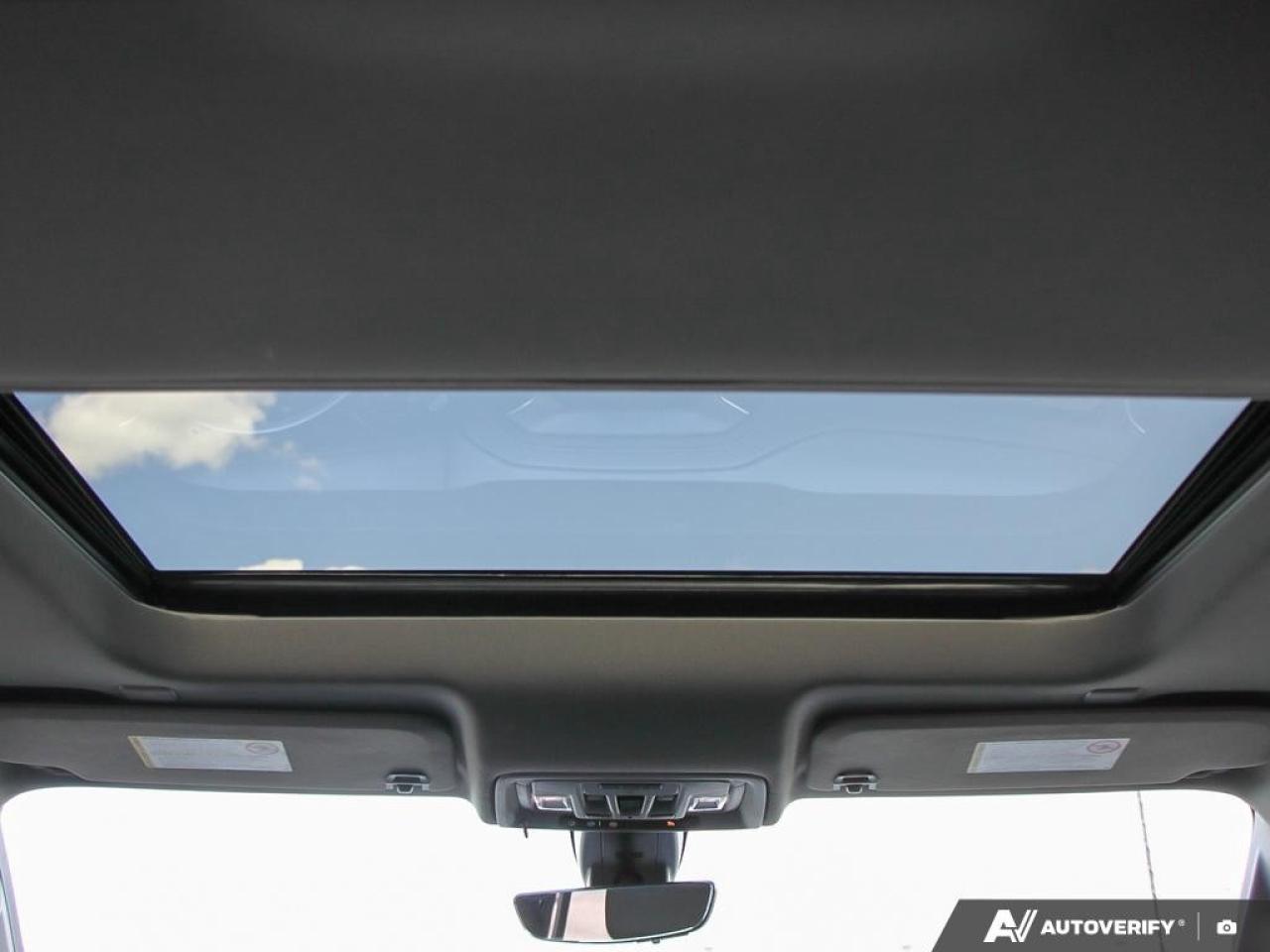 2023 GMC SIERRA 2500HD 4WD Crew Cab Standard Box Denali Photo