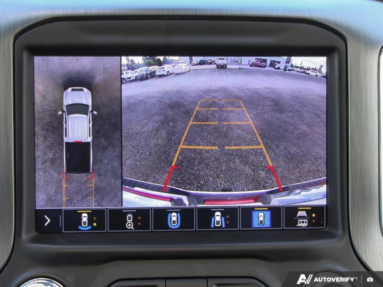 2023 GMC SIERRA 2500HD 4WD Crew Cab Standard Box Denali Photo