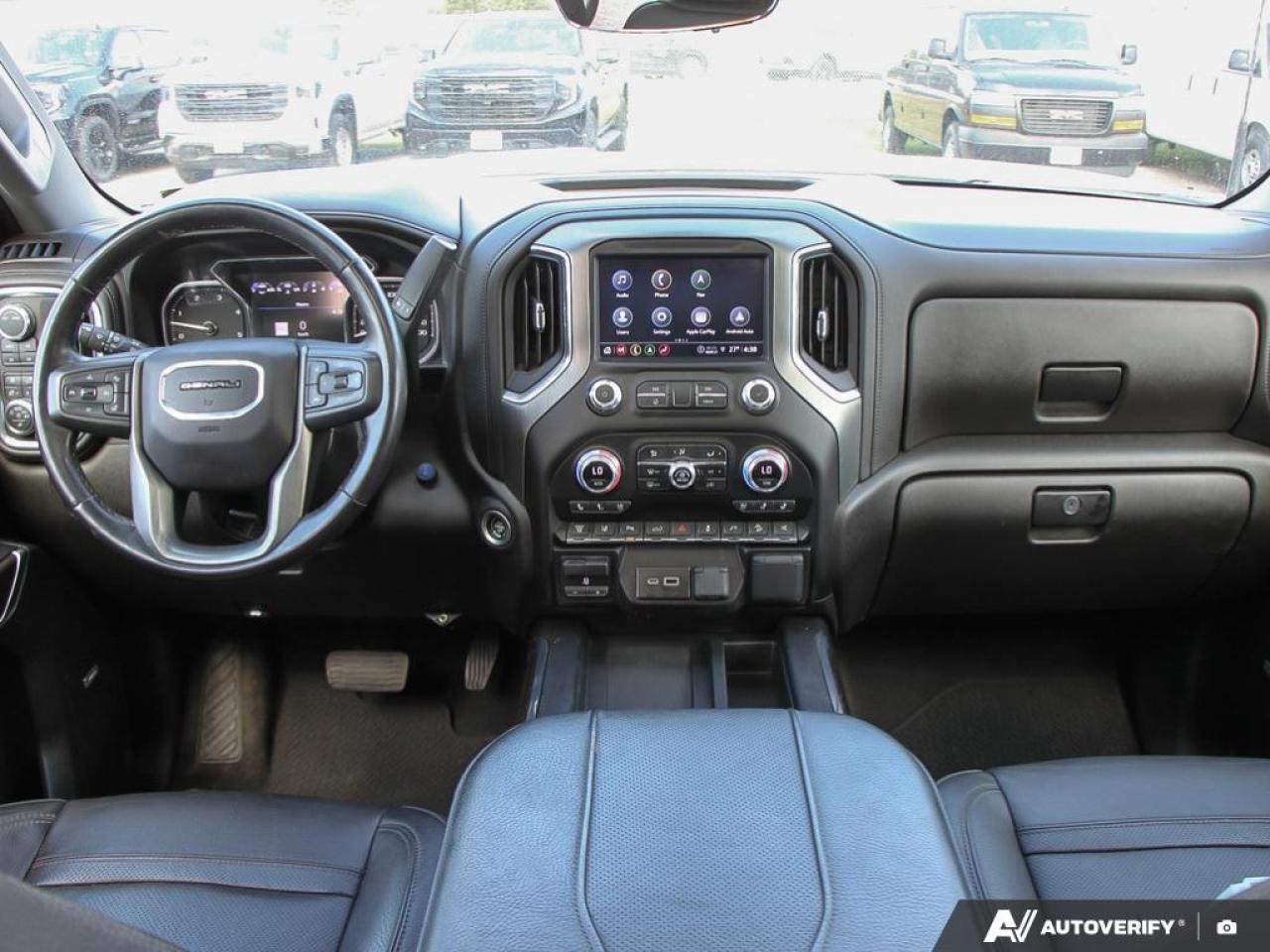 2023 GMC SIERRA 2500HD 4WD Crew Cab Standard Box Denali Photo