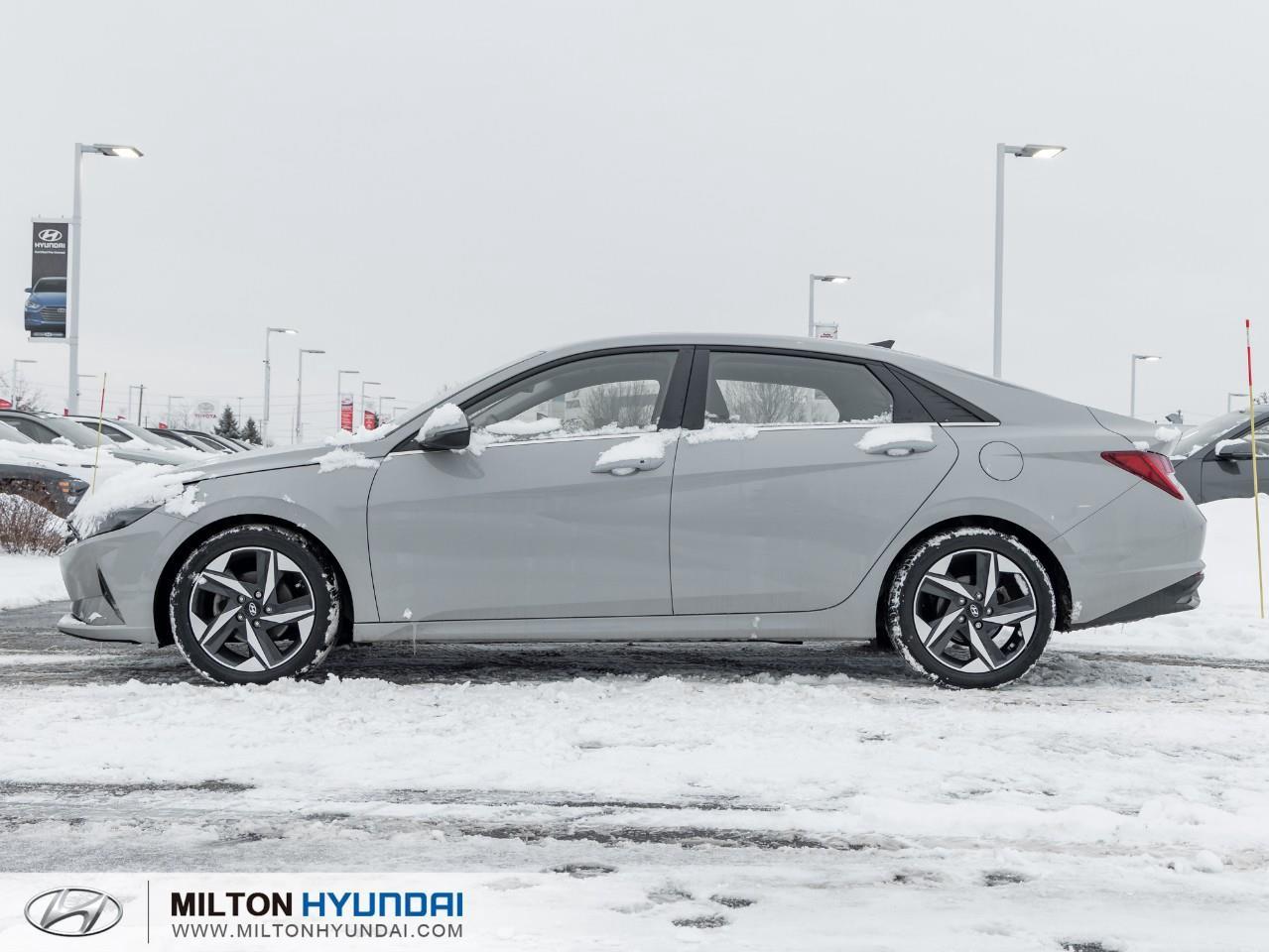 2022 Hyundai Elantra Ultimate Tech w/Two-Tone Interior 4dr Sedan Photo